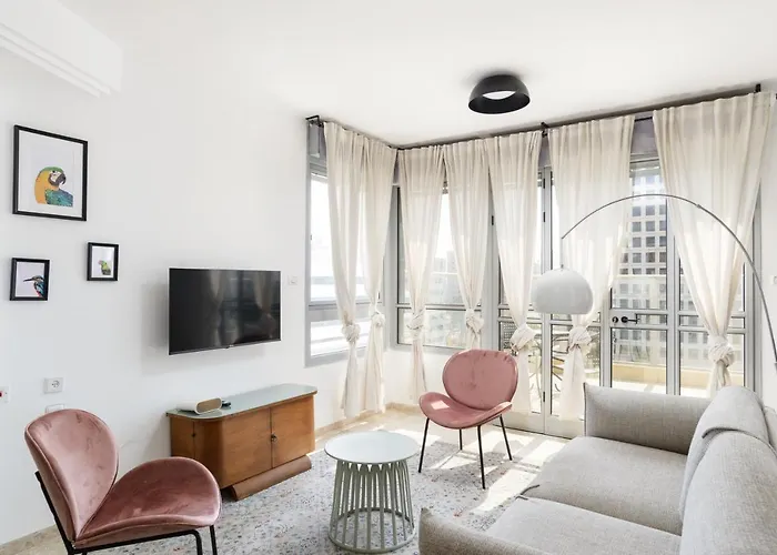 Downtown Apartment 3Bdr With City View