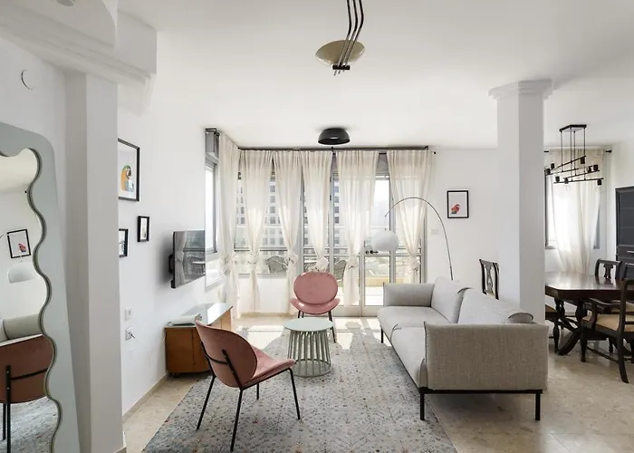 Downtown Apartment 3Bdr With City View
