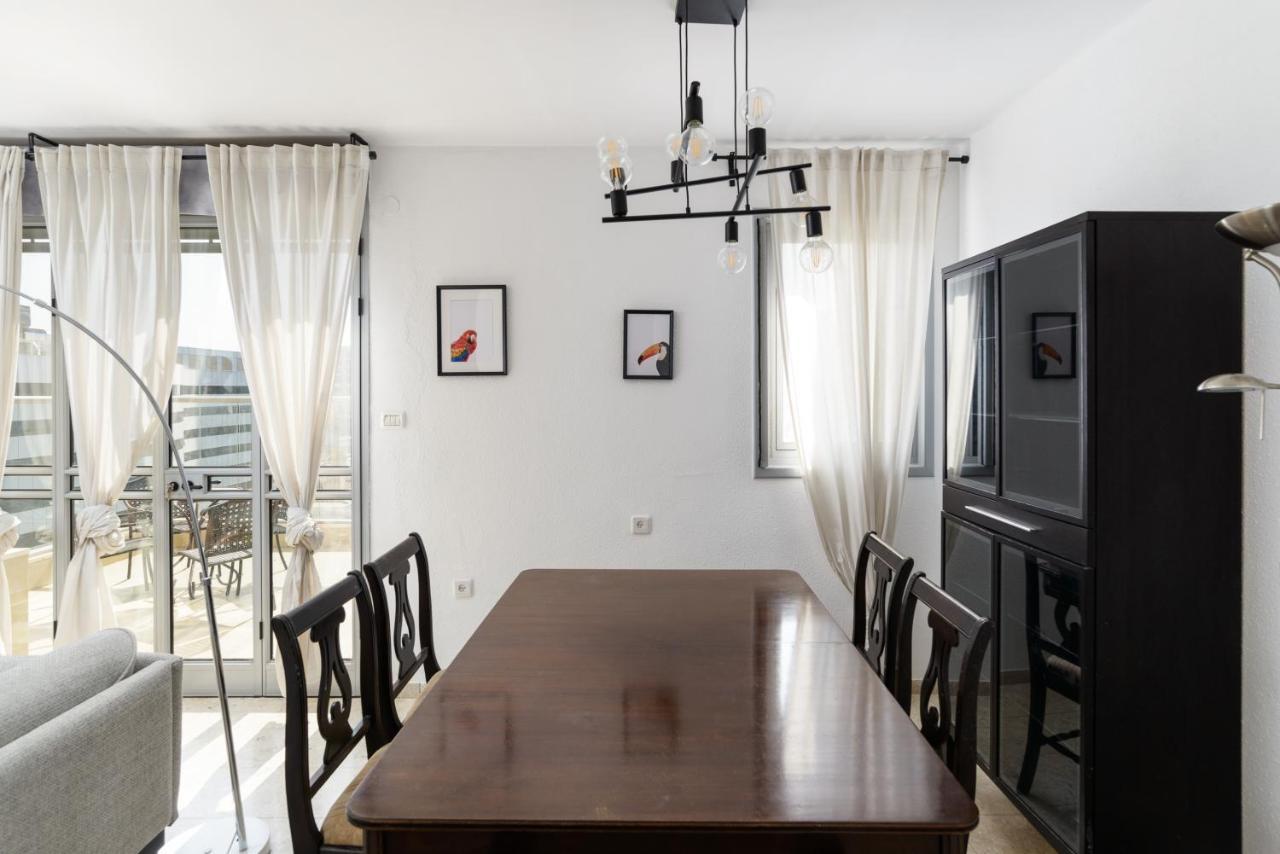 Downtown 3bdr With View *